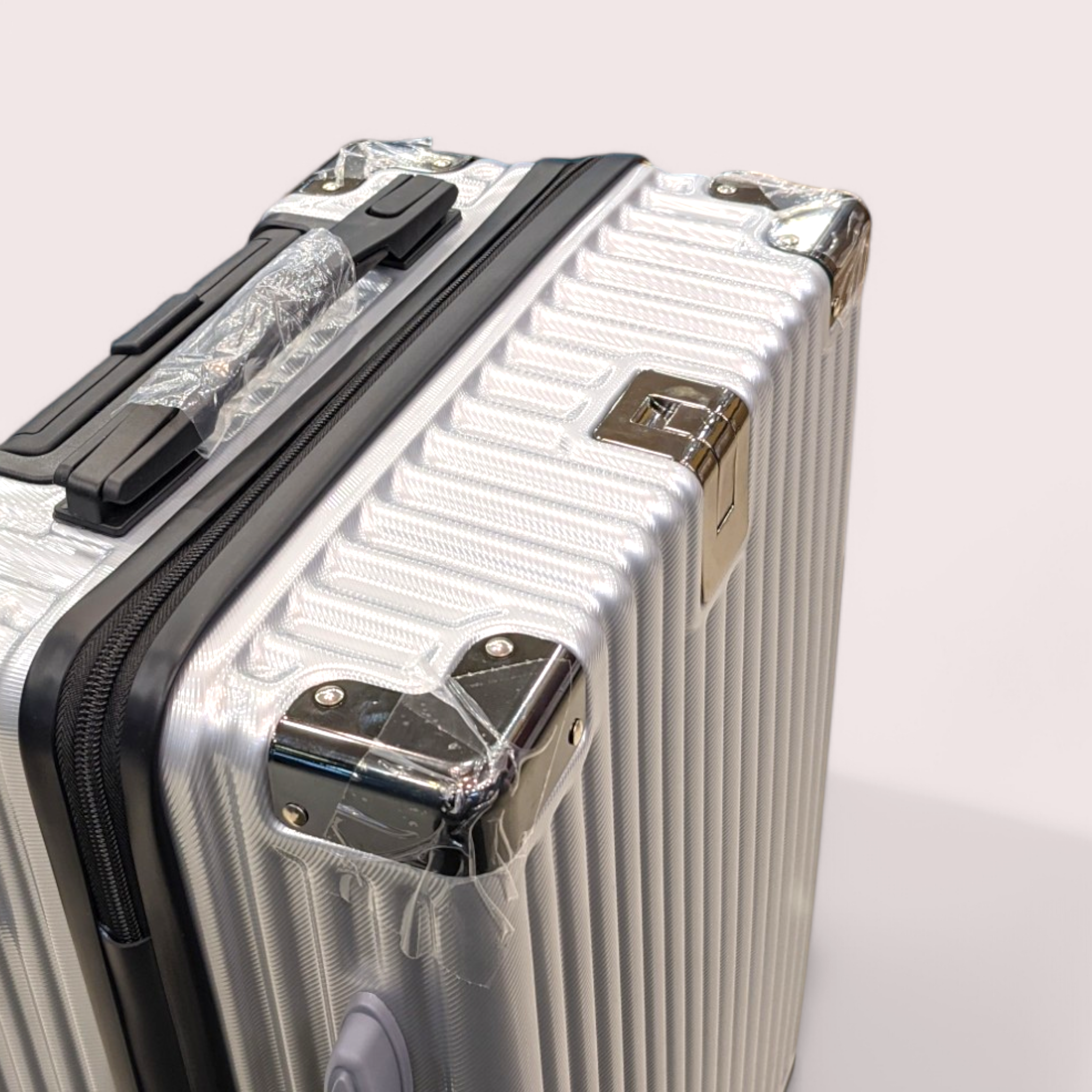Aluminum Style Fiber Luggage | Carry-On Size - Detachable Wheels