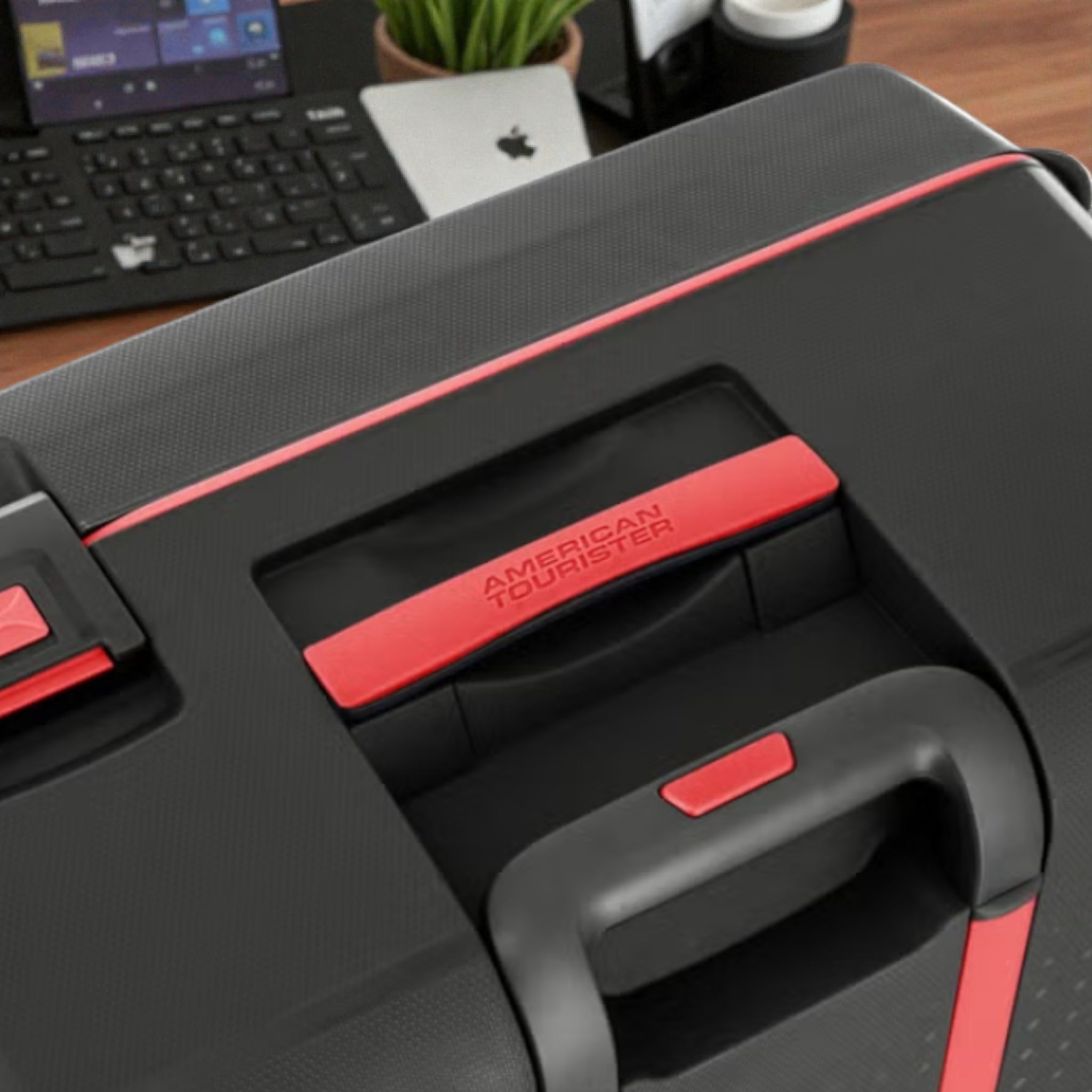 American Tourister Tribus | TSA Sided Lock