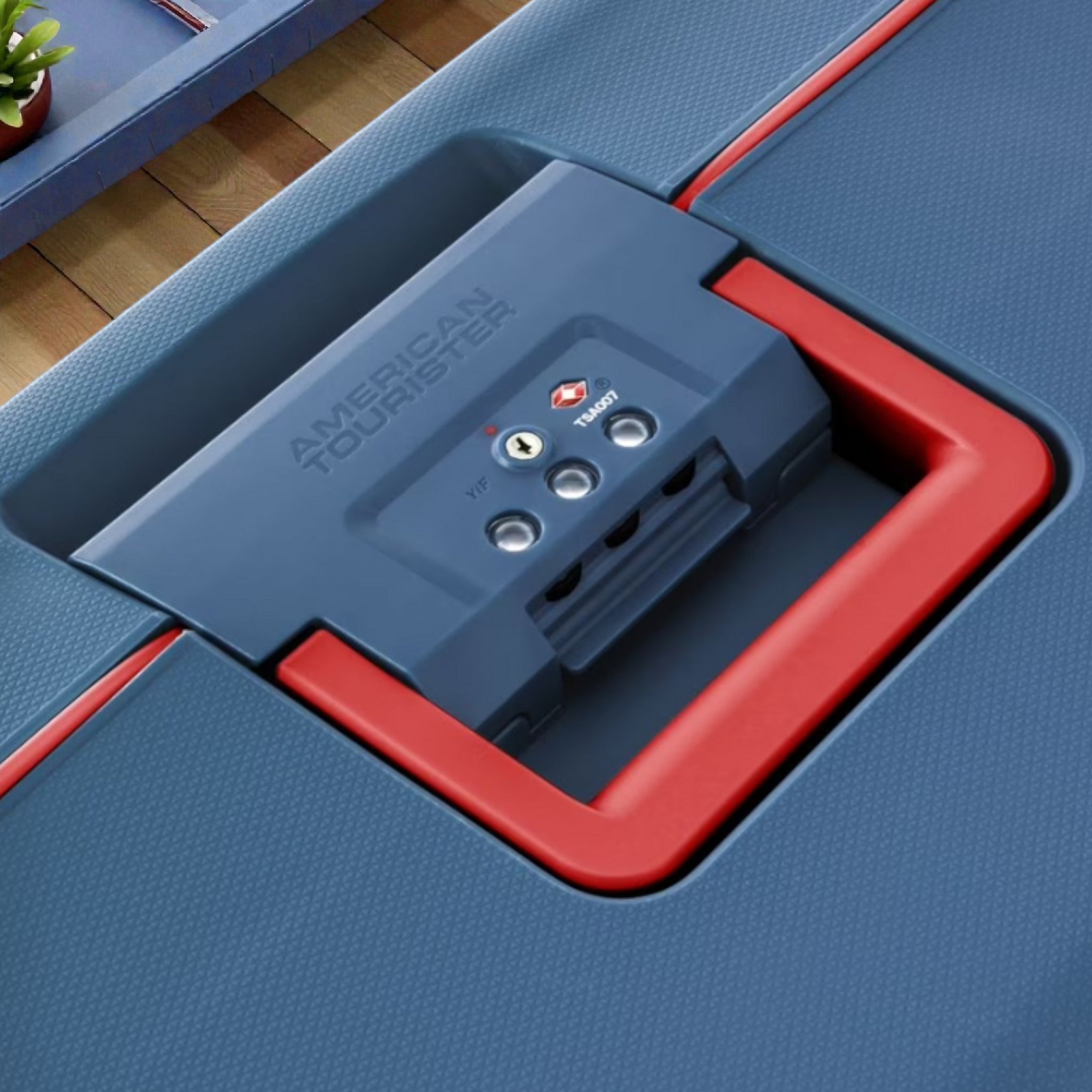 American Tourister Tribus | TSA Sided Lock