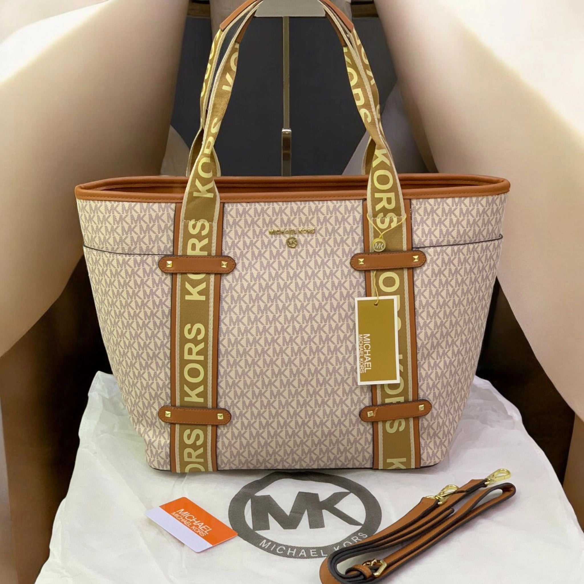 Michael Kors Large Premium Handbag | Imported Master Copy