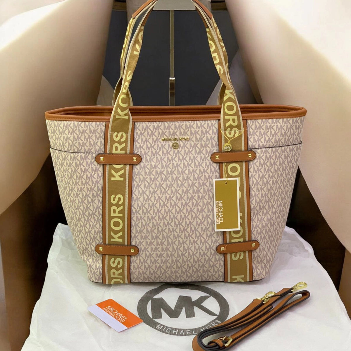 Michael Kors Large Premium Handbag | Imported Master Copy
