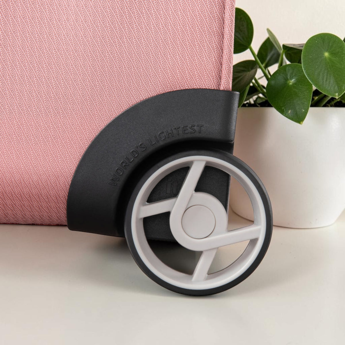 it Luggage Popstar | World's Lightest Bag